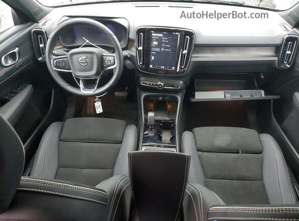 YV4ED3UW5P2969010 2023 VOLVO XC40 Two Tone Vista del salpicadero