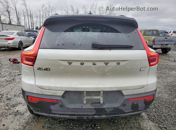 YV4ED3UW5P2969010 2023 VOLVO XC40 Two Tone Vista trasera