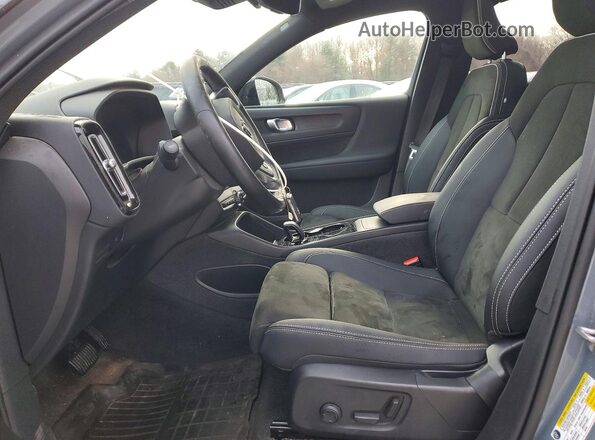 YV4ED3UW7P2070262 2023 VOLVO XC40 Gray წინა სალონის ხედი