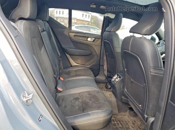 YV4ED3UW7P2070262 2023 VOLVO XC40 Gray უკანა სალონის ხედი