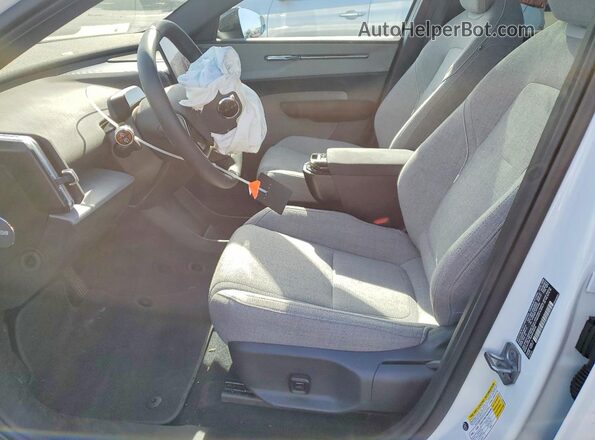 YV4EK3ZL1SS141422 2025 VOLVO EX30 White Vista interior delantera
