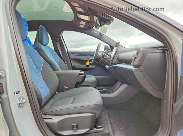 YV4EK3ZL6S2604834 2025 VOLVO EX30 Gray Widok wnętrza z tyłu