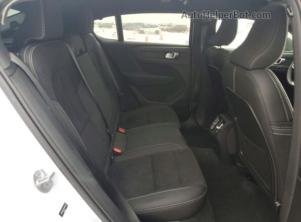 YV4ER3GL5R2094419 2024 VOLVO C40 Blue Vista interior trasera