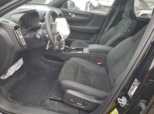 YV4ER3XM9R2292929 2024 VOLVO XC40 Black 