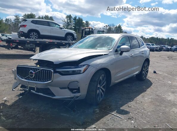 YV4H60DA5P1284358 2023 VOLVO XC60 RECHARGE PLUG-IN HYBRID Silver Przód lewy