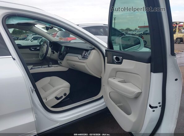 YV4H60DE4P1379321 2023 VOLVO XC60 RECHARGE PLUG-IN HYBRID White Widok wnętrza z przodu