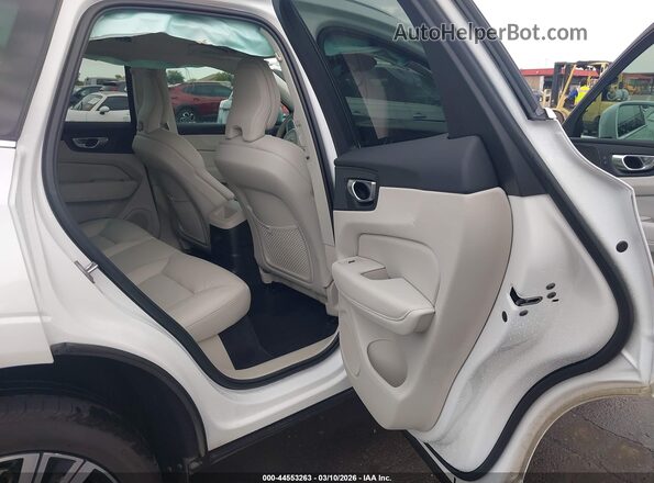YV4H60DE4P1379321 2023 VOLVO XC60 RECHARGE PLUG-IN HYBRID White Widok naklejki z numerem VIN
