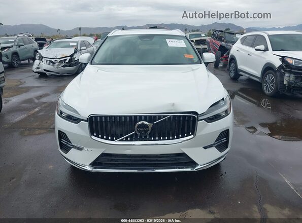 YV4H60DE4P1379321 2023 VOLVO XC60 RECHARGE PLUG-IN HYBRID White Widok deski rozdzielczej
