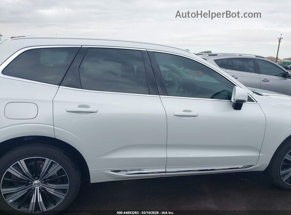 YV4H60DE4P1379321 2023 VOLVO XC60 RECHARGE PLUG-IN HYBRID White Widok zestawu wskaźników