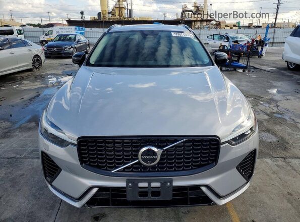 YV4H60DL0R1916008 2024 VOLVO XC60 Silver Widok z przodu