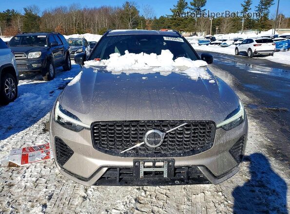 YV4H60DM0R1713550 2024 VOLVO XC60 Silver Вид спереду