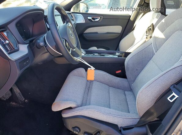 YV4H60DM0R1713550 2024 VOLVO XC60 Silver Вид салону спереду