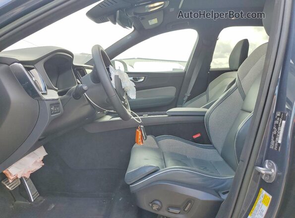 YV4H60DM2N1046975 2022 VOLVO XC60 Gray Front interior view