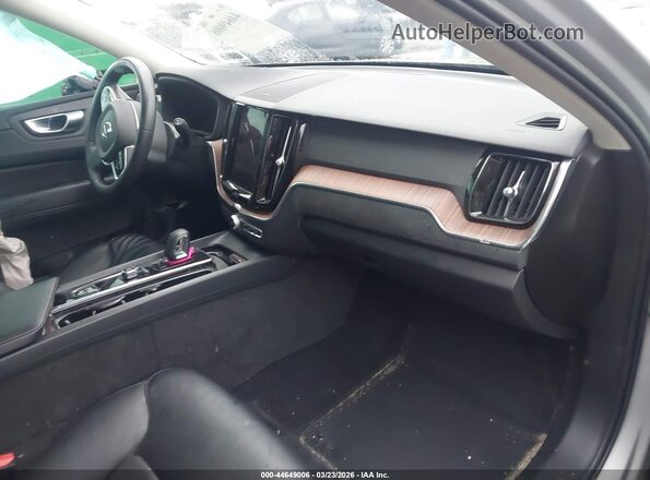 YV4H60DN7P1255902 2023 VOLVO XC60 RECHARGE PLUG-IN HYBRID Silver წინა სალონის ხედი