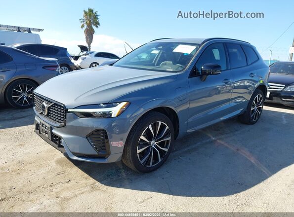 YV4H60DW4P1329852 2023 VOLVO XC60 RECHARGE PLUG-IN HYBRID Gray Vista tres cuartos delantera izquierda