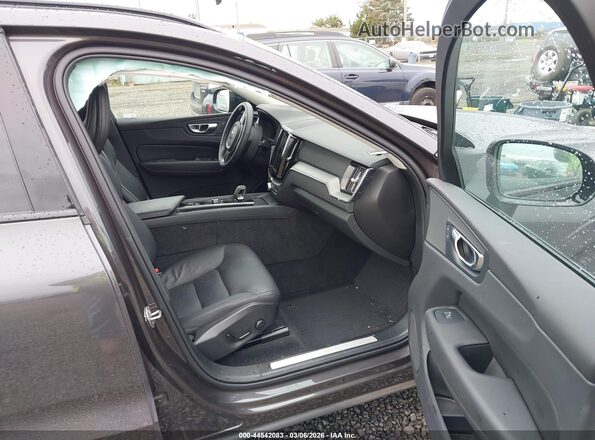 YV4H60RJ4S1008030 2025 VOLVO XC60 PLUG-IN HYBRID Gray Front interior view