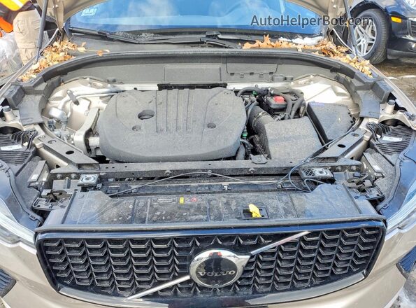 YV4L12RL2R1835332 2024 VOLVO XC60 Beige Widok komory silnika