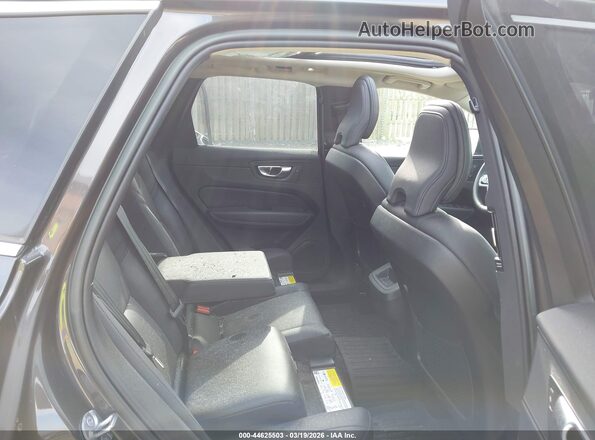YV4L12RN7P1319904 2023 VOLVO XC60 Gray VIN კოდის სტიკერის ხედი
