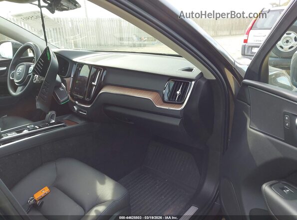 YV4L12RN7P1319904 2023 VOLVO XC60 Gray წინა სალონის ხედი