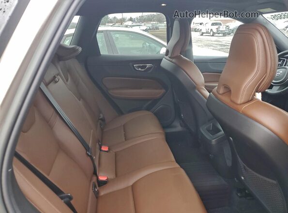 YV4L12RW2P1244019 2023 VOLVO XC60 Gold უკანა სალონის ხედი