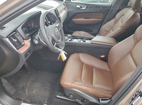 YV4L12RW2P1244019 2023 VOLVO XC60 Gold წინა სალონის ხედი