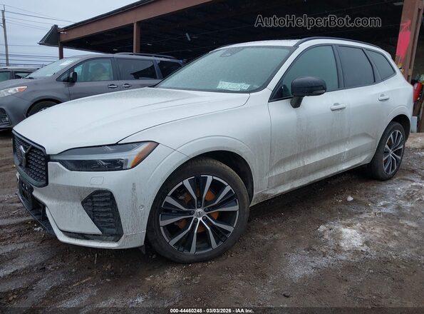 YV4L12RW8P1340687 2023 VOLVO XC60 White Առջևի ձախ երեք քառորդ տեսարան