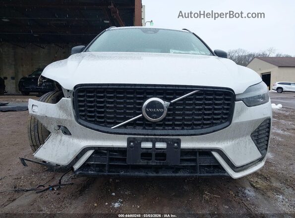 YV4L12RW8P1340687 2023 VOLVO XC60 White Դիմացի տեսք