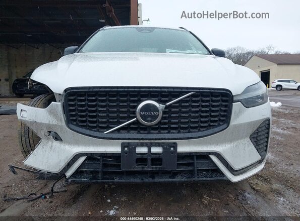 YV4L12RW8P1340687 2023 VOLVO XC60 White Սարքավորումների վահանակի տեսք