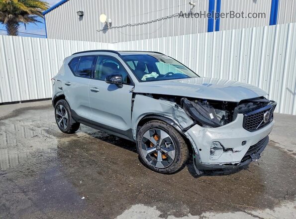 YV4L12UC0T2740440 2026 VOLVO XC40 Gray Przód prawy