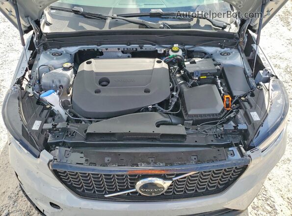 YV4L12UC0T2740440 2026 VOLVO XC40 Gray ძრავის განყოფილების ხედი