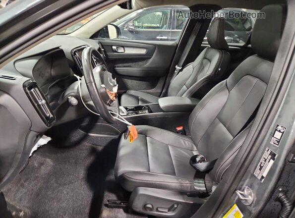 YV4L12UC3T2724880 2026 VOLVO XC40 Gray Вид салону спереду