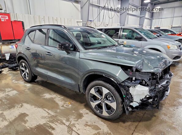 YV4L12UC3T2724880 2026 VOLVO XC40 Gray Передня права чверть