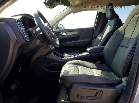YV4L12UC3T2738309 2026 VOLVO XC40 Белый Вид салона спереди