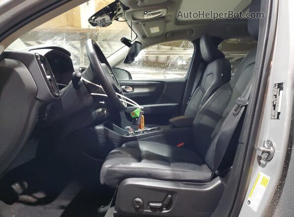 YV4L12UC5S2492216 2025 VOLVO XC40 Gray 