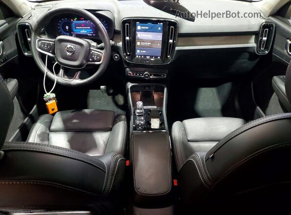 YV4L12UC5S2492216 2025 VOLVO XC40 Gray Widok deski rozdzielczej