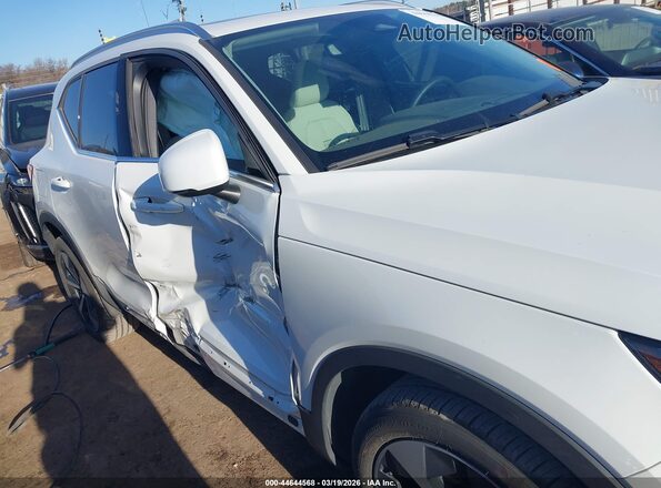 YV4L12UE2S2574809 2025 VOLVO XC40 White 