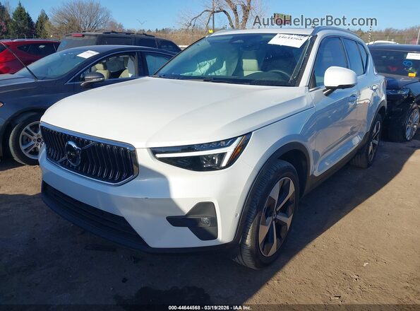 YV4L12UE2S2574809 2025 VOLVO XC40 White 