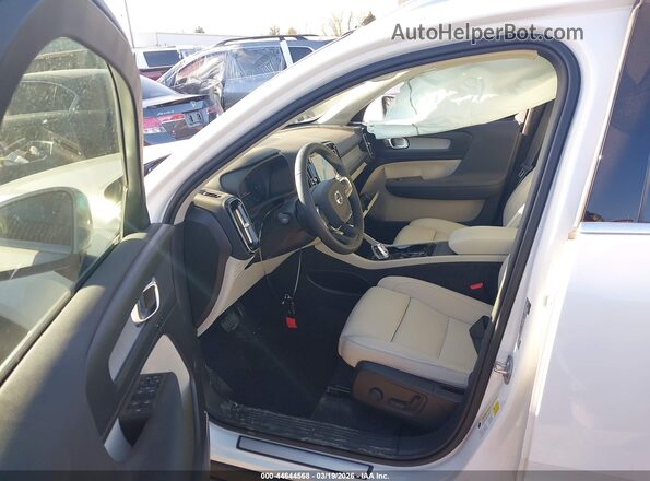 YV4L12UE2S2574809 2025 VOLVO XC40 White 