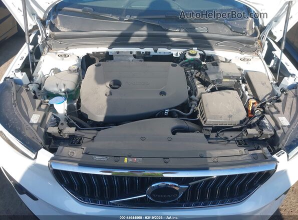 YV4L12UE2S2574809 2025 VOLVO XC40 White 