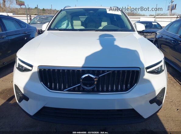 YV4L12UE2S2574809 2025 VOLVO XC40 White 