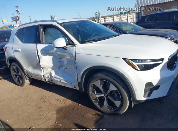 YV4L12UE2S2574809 2025 VOLVO XC40 White 