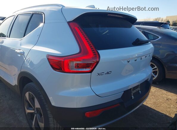 YV4L12UE2S2574809 2025 VOLVO XC40 White 