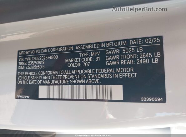 YV4L12UE2S2574809 2025 VOLVO XC40 White 