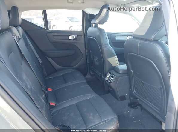 YV4L12UE6R2373022 2024 VOLVO XC40 Green Vista de la etiqueta del VIN
