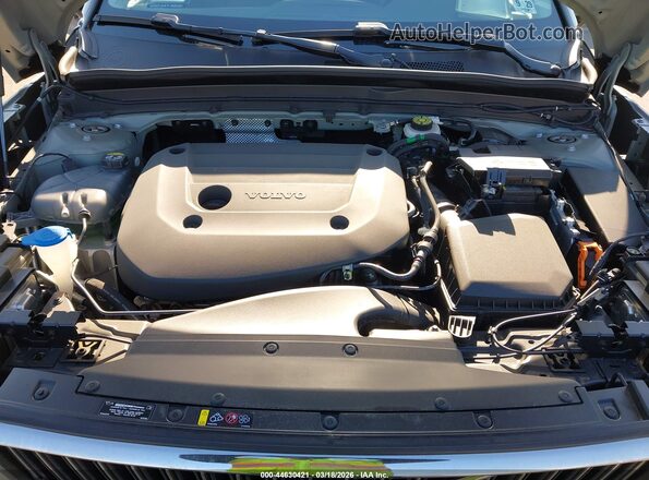 YV4L12UE6R2373022 2024 VOLVO XC40 Green Vista trasera