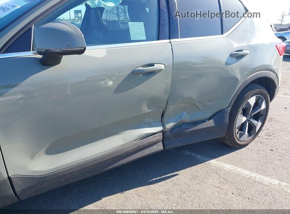 YV4L12UE6R2373022 2024 VOLVO XC40 Green Vista frontal