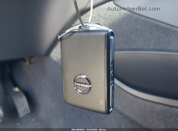 YV4L12UE6R2373022 2024 VOLVO XC40 Green Vista del salpicadero