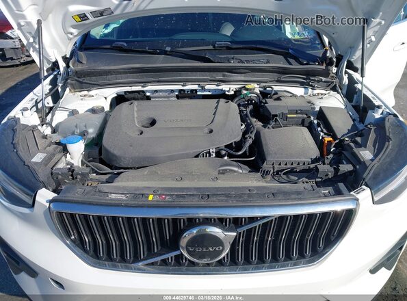 YV4L12UE7S2502665 2025 VOLVO XC40 Белый Вид сзади