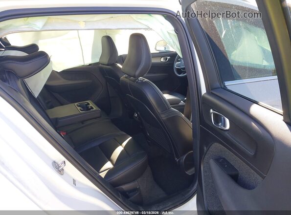 YV4L12UE7S2502665 2025 VOLVO XC40 Белый Вид наклейки с VIN-кодом