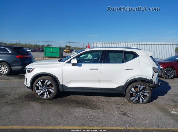 YV4L12UE7S2502665 2025 VOLVO XC40 Белый Панорамный вид салона 360°